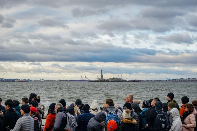 ވާހަކަ ދައްކައިގެން މައްސަލައަށް ހައްލެއް ނުލިބިއްޖެ ނަމަ، ގައުމުގައި ކުއްލި ހާލަތު އިއުލާން ކުރައްވަން ތައްޔާރަށް ހުންނެވި ކަމަށް ވެސް ޓްރަމްޕް ވަނީ ވިދާޅުވެފައި -- ފޮޓޯ: ރޮއިޓާސް