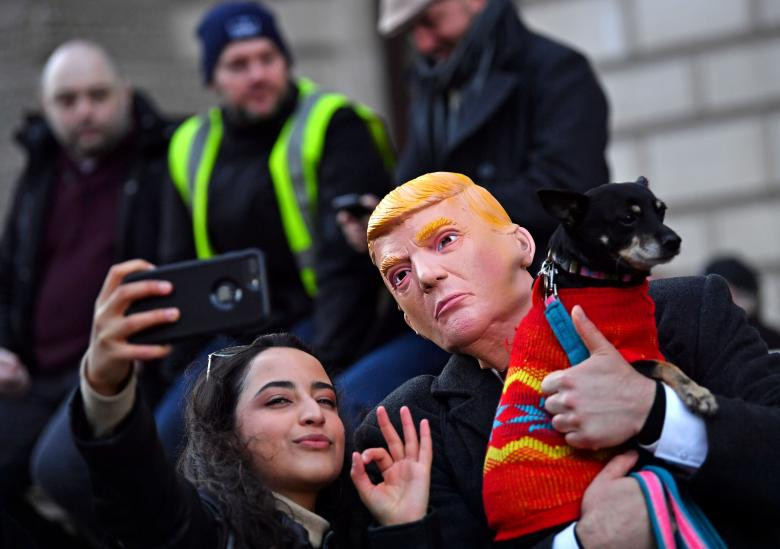 ބްރެކްސިޓްގެ މައްސަލާގައި އިނގެރޭސިވިލާތުގައި ކުރިއަށްދާ މުޒާހަރާތައް - ދެފަރާތުގެ ވިޔަފާރިވެރިންނަށް ވަގުތު ދިނުމުގެ ގޮތުން، އިންތިގާލީ މަރުހަލާއަކަށް ވަނީ އެއްބަސްވެފަ -- ފޮޓޯ: ރޮއިޓާސް