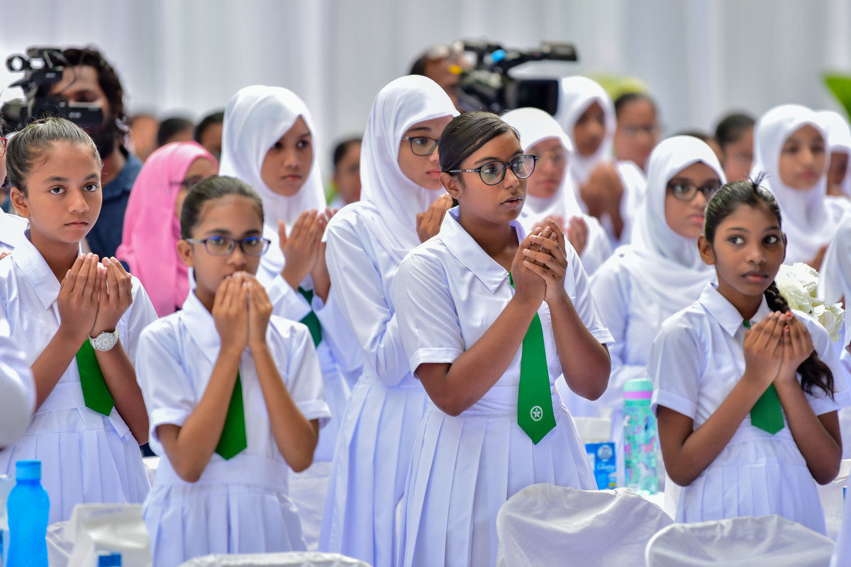 ޖެނުއަރީ 13، 2019: ސްކޫލް ދަރިވަރުންނަށް ހިލޭ ނާސްތާ ދިނުމުގެ ޕްރޮގްރާމް ފެށުމަށްޓަކައި އަމީނިއްޔާ ސްކޫލުގައި ބޭއްވި ރަސްމިއްޔާތުގެ ތެރެއިން