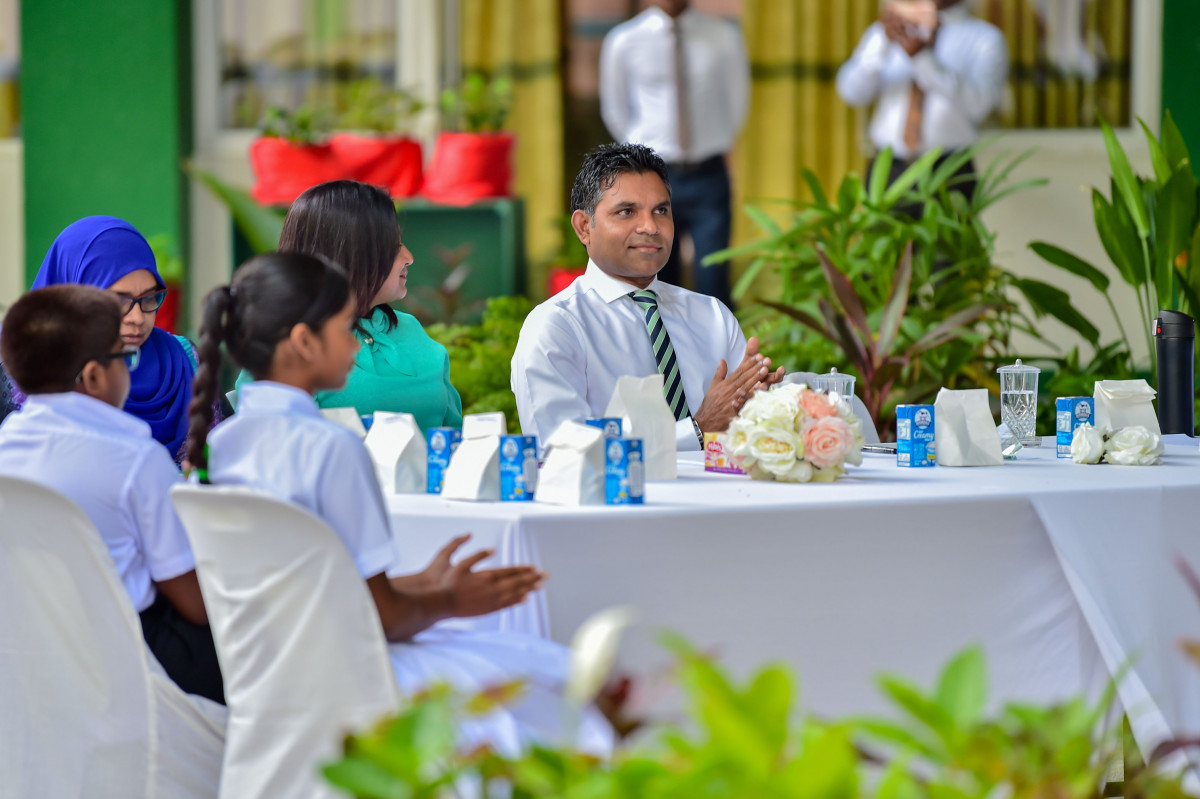 ޖެނުއަރީ 13، 2019: ސްކޫލް ދަރިވަރުންނަށް ހިލޭ ނާސްތާ ދިނުމުގެ ޕްރޮގްރާމް ފެށުމަށްޓަކައި އަމީނިއްޔާ ސްކޫލުގައި ބޭއްވި ރަސްމިއްޔާތުގެ ތެރެއިން