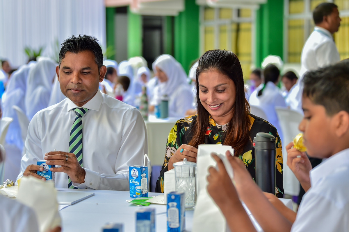 ޖެނުއަރީ 13، 2019: ސްކޫލް ދަރިވަރުންނަށް ހިލޭ ނާސްތާ ދިނުމުގެ ޕްރޮގްރާމް ފެށުމަށްޓަކައި އަމީނިއްޔާ ސްކޫލުގައި ބޭއްވި ރަސްމިއްޔާތުގެ ތެރެއިން