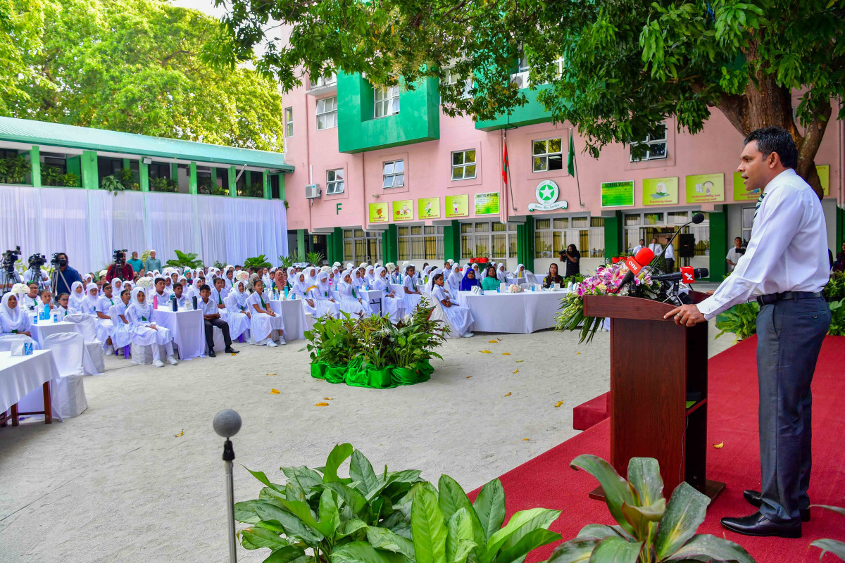 ޖެނުއަރީ 13، 2019: ސްކޫލް ދަރިވަރުންނަށް ހިލޭ ނާސްތާ ދިނުމުގެ ޕްރޮގްރާމް ފެށުމަށްޓަކައި އަމީނިއްޔާ ސްކޫލުގައި ބޭއްވި ރަސްމިއްޔާތުގެ ތެރެއިން