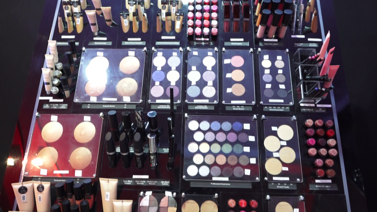 ނޯޓް ބްރޭންޑްގެ ކޮސްމެޓިކްސް - ހުޅުމާލޭގައި ހުންނަ ލަ ރޯސާ ފިހާރައިގައި