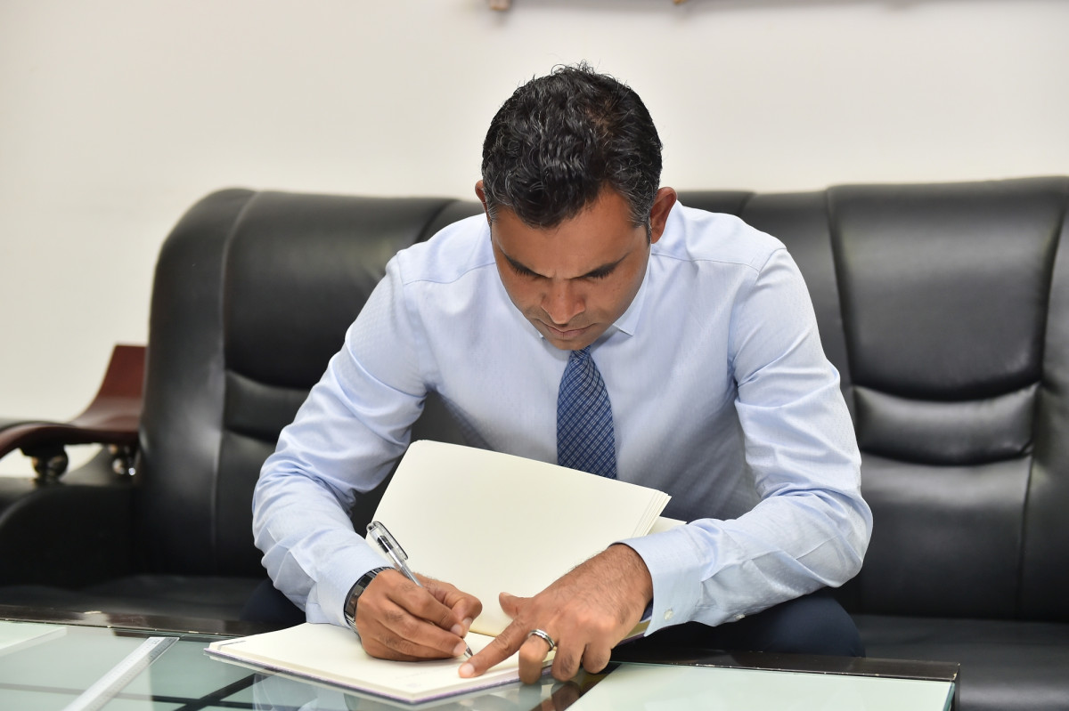 ރައީސުލްޖުމްހޫރިއްޔާގެ ނައިބު ފައިޞަލް ނަސީމް ހިންމަފުއްޓަށް ޒިޔާރަތްކުރެއްވުން -- ފޮޓޯ: ރައީސް އޮފީސް