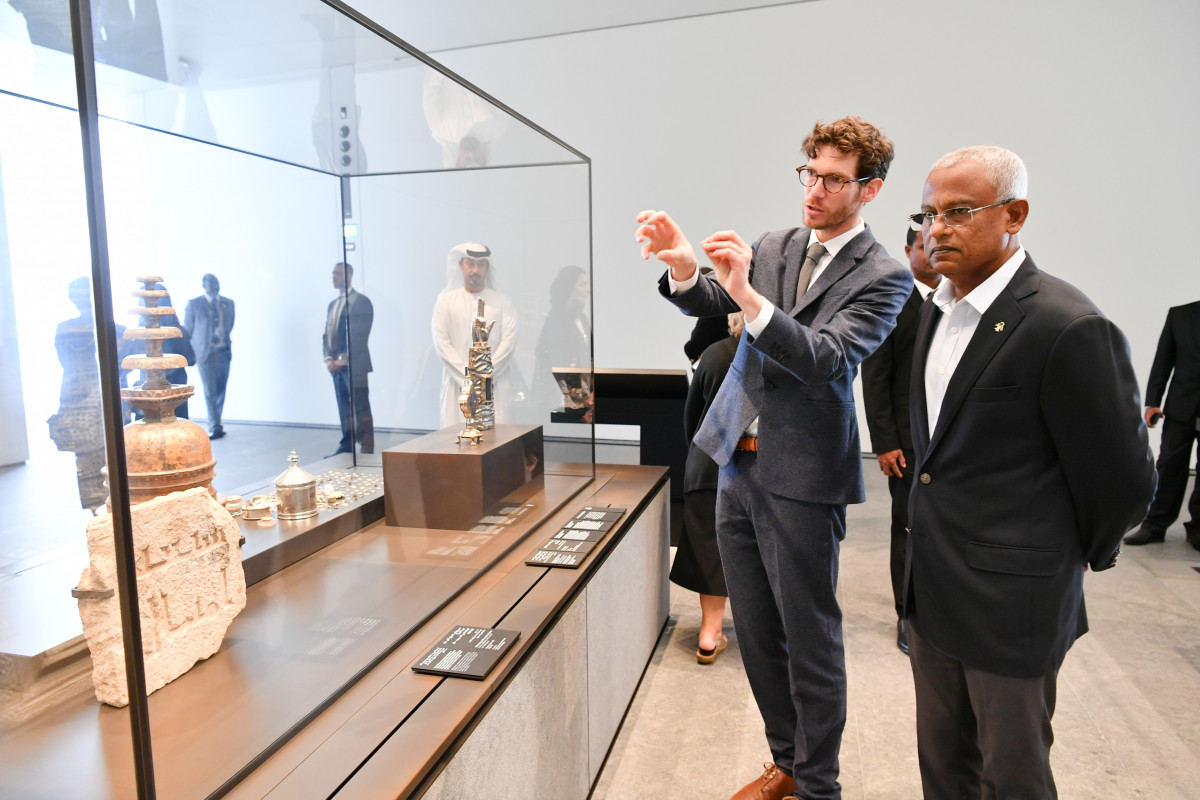 ރައީސުލްޖުމްހޫރިއްޔާ އަބޫދާބީގެ ލޫވްރ މިއުޒިއަމް ބައްލަވާލެއްވުން -- ފޮޓޯ: ރައީސް އޮފީސް