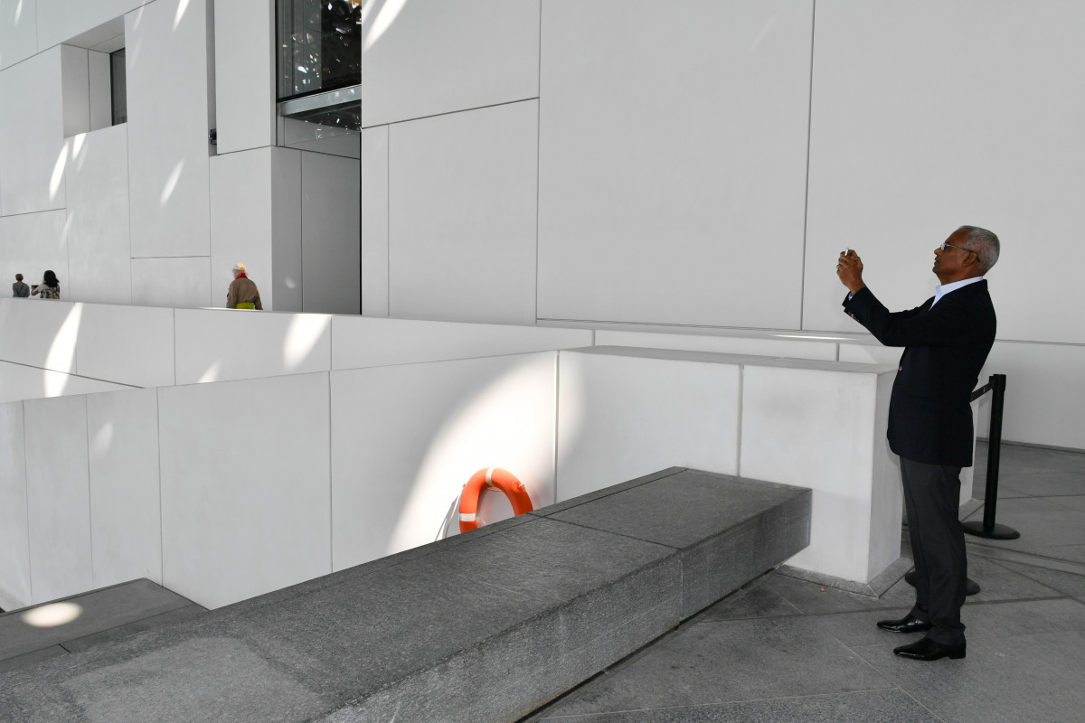 ރައީސުލްޖުމްހޫރިއްޔާ އަބޫދާބީގެ ލޫވްރ މިއުޒިއަމް ބައްލަވާލެއްވުން -- ފޮޓޯ: ރައީސް އޮފީސް