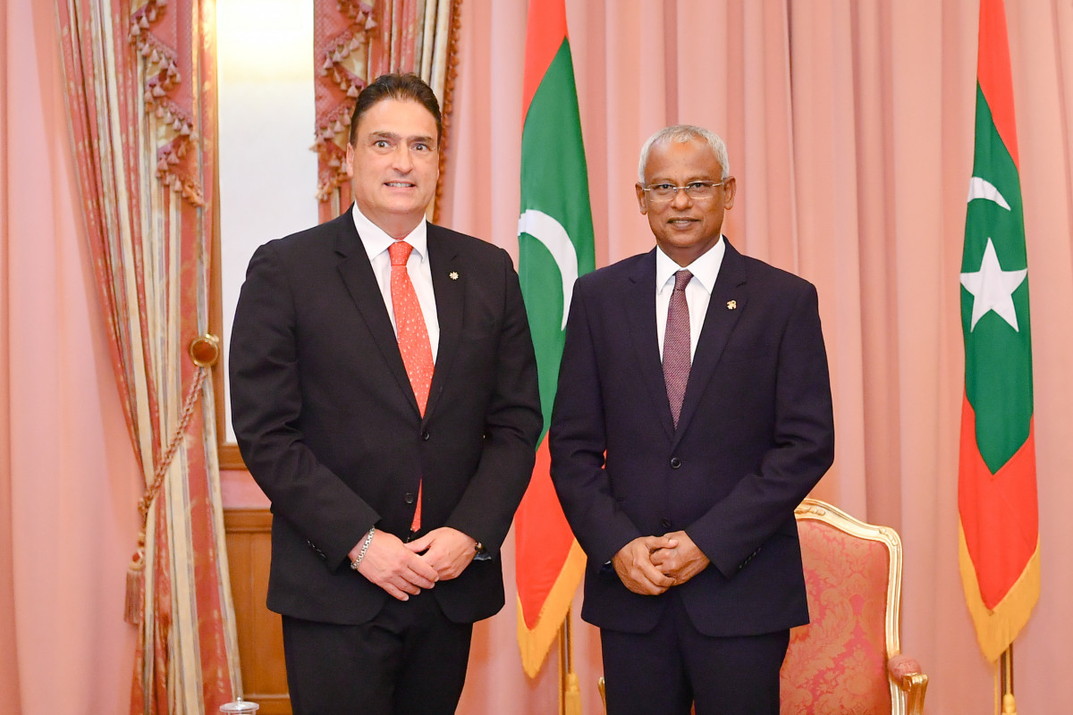 މި ބައްދަލުކުރެއްވުމުގައި، ސްވިޒަރލެންޑްގެ އާ ސަފީރު ދެއްކެވި ވާހަކަފުޅުގައި އެމަނިކުފާނުގެ ސަފީރުކަމުގެ ދައުރުގައި ދެޤައުމުގެ ގުޅުން އިތުރަށް ބަދަހިވެގެންދާނެކަމަށް އުންމީދުކުރައްވާކަމުގައި ވިދާޅުވި -- ފޮޓޯ: ރައީސް އޮފީސް