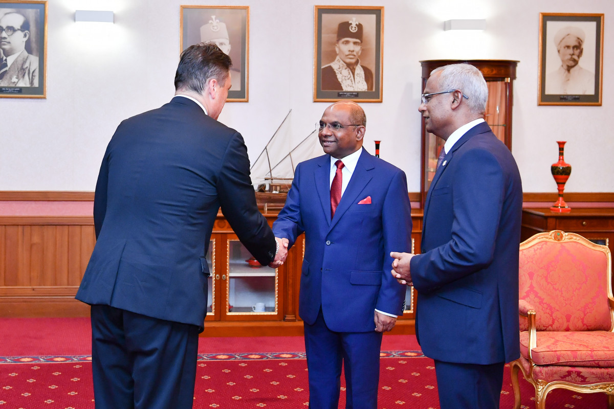 ހޭންސްޕީޓަރ މޮކްގެ ސަފީރުކަމުގެ ދައުރުގައި ރާއްޖެއާއި ސްވިޒަރލެންޑާ ދެމެދުގައިވާ 38 އަހަރުފުރެން ގާތްވެފައިވާ ގުޅުން އިތުރަށް ބަދަހިވާނެކަމަށް އުއްމީދުކުރައްވާކަމުގައި ރައީސް ވިދާޅުވި -- ފޮޓޯ: ރައީސް އޮފީސް