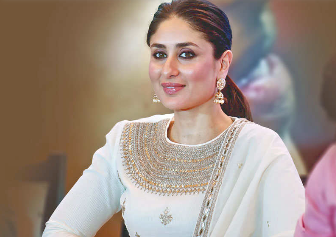 މަޝްހޫރު ބަތަލާ ކަރީނާ ކަޕޫރު