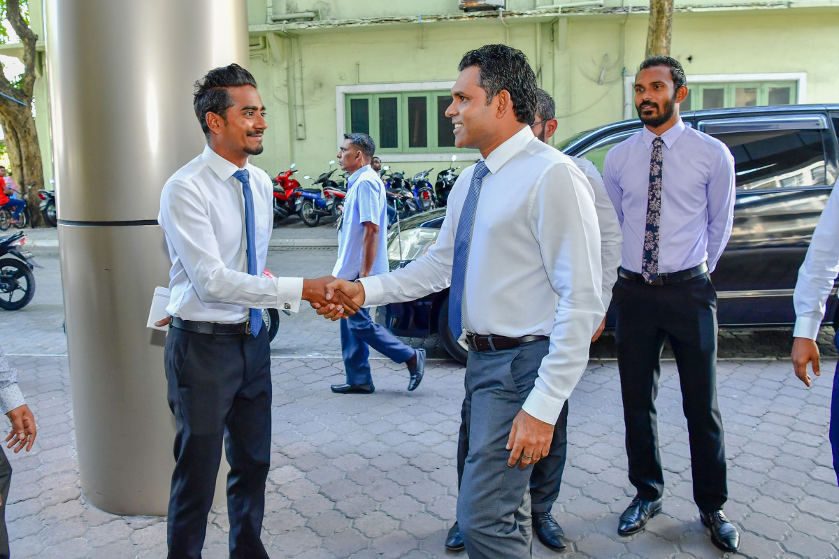 ރައީސުލްޖުމްހޫރިއްޔާގެ ނައިބު ފައިޞަލް ނަސީމް، މިނިސްޓްރީ އޮފް ޔޫތް ސްޕޯޓްސް އެންޑް ކޮމިއުނިޓީ އެމްޕަވަރމަންޓަށް މިއަދު ހެނދުނު ޒިޔާރަތްކުރައްވައި، އެތަނުގެ މަސައްކަތްތައް ކުރިއަށް ދާގޮތް ބައްލަވައިލެއްވުން -- ފޮޓޯ: ރައީސް އޮފީސް