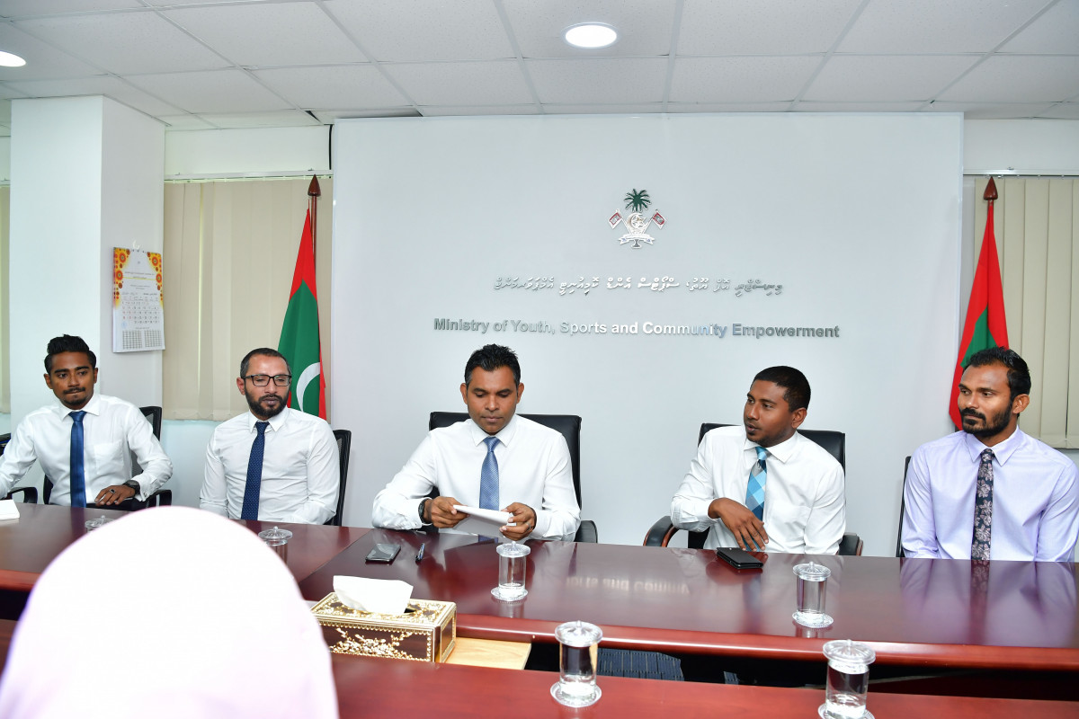 ރައީސުލްޖުމްހޫރިއްޔާގެ ނައިބު ފައިޞަލް ނަސީމް، މިނިސްޓްރީ އޮފް ޔޫތް ސްޕޯޓްސް އެންޑް ކޮމިއުނިޓީ އެމްޕަވަރމަންޓަށް މިއަދު ހެނދުނު ޒިޔާރަތްކުރައްވައި، އެތަނުގެ މަސައްކަތްތައް ކުރިއަށް ދާގޮތް ބައްލަވައިލެއްވުން -- ފޮޓޯ: ރައީސް އޮފީސް