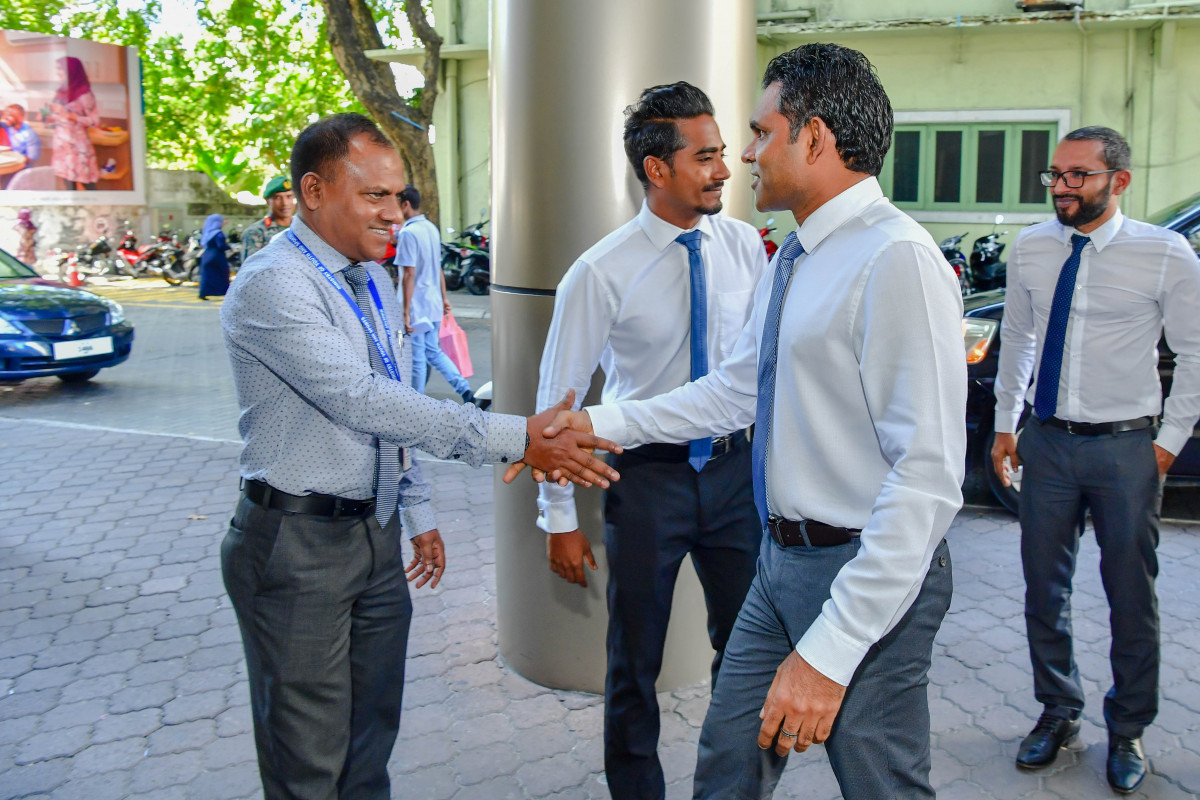 ރައީސުލްޖުމްހޫރިއްޔާގެ ނައިބު ފައިޞަލް ނަސީމް، މިނިސްޓްރީ އޮފް ޔޫތް ސްޕޯޓްސް އެންޑް ކޮމިއުނިޓީ އެމްޕަވަރމަންޓަށް މިއަދު ހެނދުނު ޒިޔާރަތްކުރައްވައި، އެތަނުގެ މަސައްކަތްތައް ކުރިއަށް ދާގޮތް ބައްލަވައިލެއްވުން -- ފޮޓޯ: ރައީސް އޮފީސް