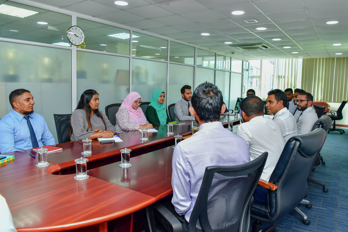 ރައީސުލްޖުމްހޫރިއްޔާގެ ނައިބު ފައިޞަލް ނަސީމް، މިނިސްޓްރީ އޮފް ޔޫތް ސްޕޯޓްސް އެންޑް ކޮމިއުނިޓީ އެމްޕަވަރމަންޓަށް މިއަދު ހެނދުނު ޒިޔާރަތްކުރައްވައި، އެތަނުގެ މަސައްކަތްތައް ކުރިއަށް ދާގޮތް ބައްލަވައިލެއްވުން -- ފޮޓޯ: ރައީސް އޮފީސް