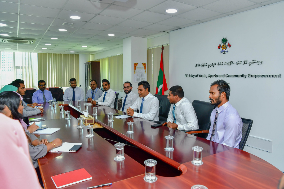 ރައީސުލްޖުމްހޫރިއްޔާގެ ނައިބު ފައިޞަލް ނަސީމް، މިނިސްޓްރީ އޮފް ޔޫތް ސްޕޯޓްސް އެންޑް ކޮމިއުނިޓީ އެމްޕަވަރމަންޓަށް މިއަދު ހެނދުނު ޒިޔާރަތްކުރައްވައި، އެތަނުގެ މަސައްކަތްތައް ކުރިއަށް ދާގޮތް ބައްލަވައިލެއްވުން -- ފޮޓޯ: ރައީސް އޮފީސް