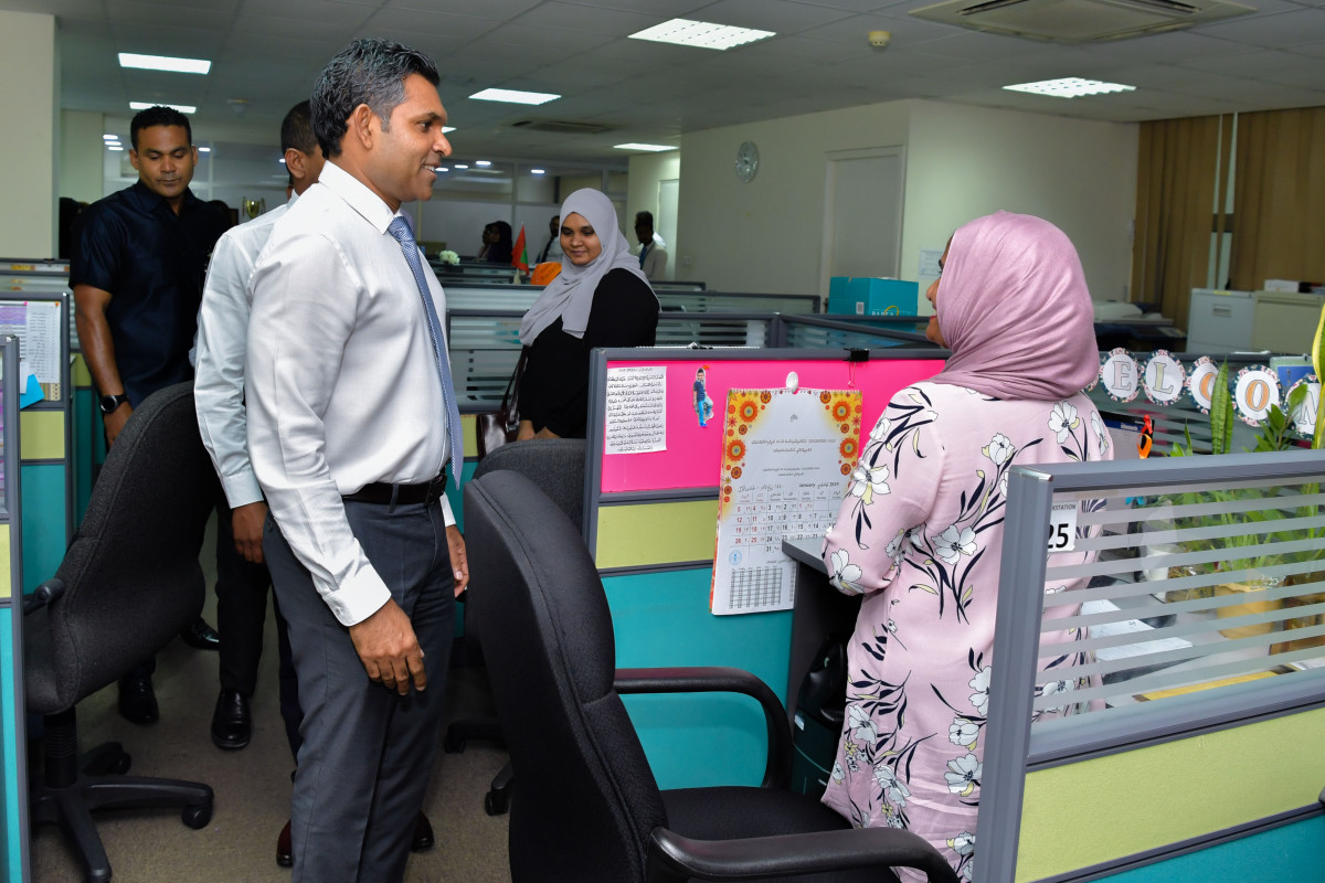 ރައީސުލްޖުމްހޫރިއްޔާގެ ނައިބު ފައިޞަލް ނަސީމް، މިނިސްޓްރީ އޮފް ޔޫތް ސްޕޯޓްސް އެންޑް ކޮމިއުނިޓީ އެމްޕަވަރމަންޓަށް މިއަދު ހެނދުނު ޒިޔާރަތްކުރައްވައި، އެތަނުގެ މަސައްކަތްތައް ކުރިއަށް ދާގޮތް ބައްލަވައިލެއްވުން -- ފޮޓޯ: ރައީސް އޮފީސް