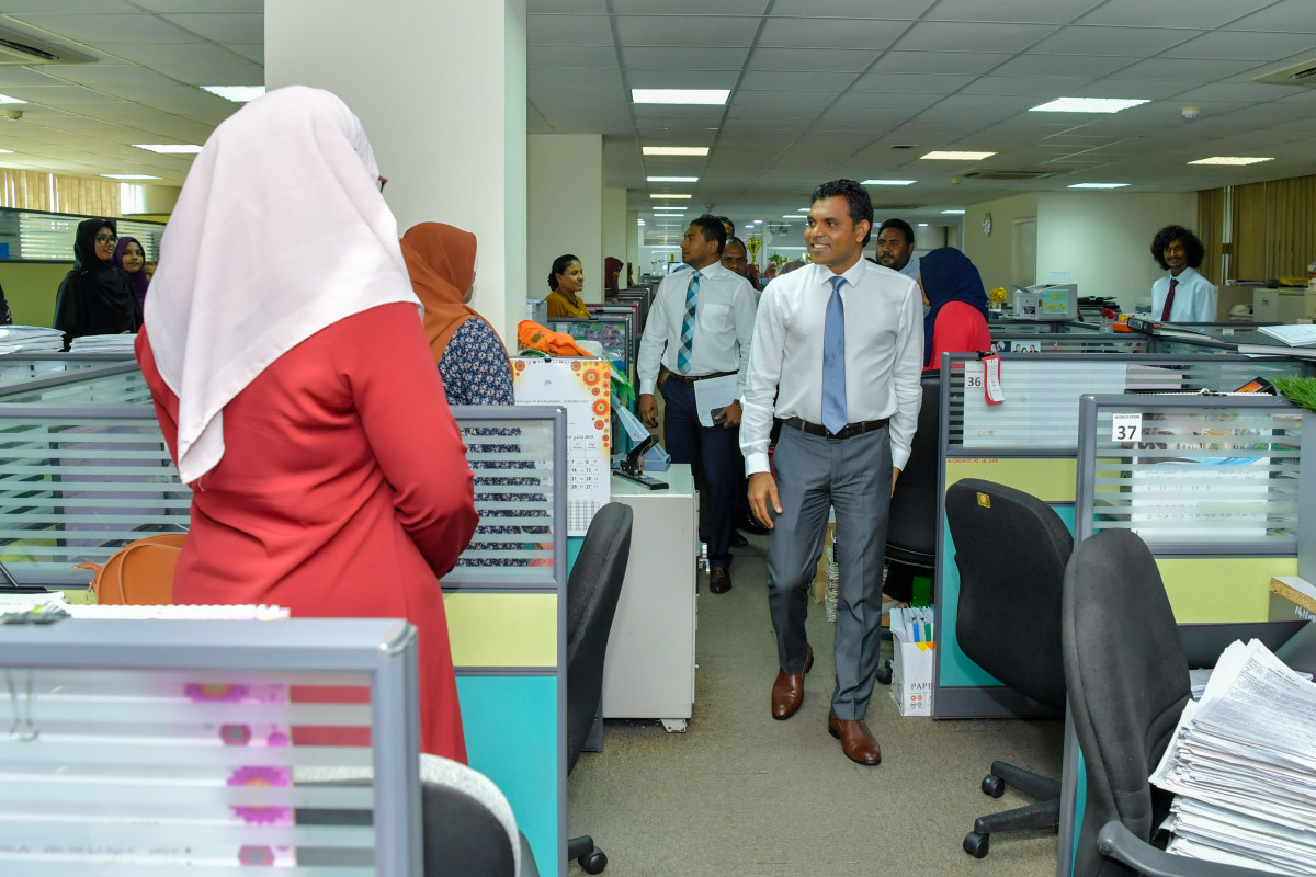 ރައީސުލްޖުމްހޫރިއްޔާގެ ނައިބު ފައިޞަލް ނަސީމް، މިނިސްޓްރީ އޮފް ޔޫތް ސްޕޯޓްސް އެންޑް ކޮމިއުނިޓީ އެމްޕަވަރމަންޓަށް މިއަދު ހެނދުނު ޒިޔާރަތްކުރައްވައި، އެތަނުގެ މަސައްކަތްތައް ކުރިއަށް ދާގޮތް ބައްލަވައިލެއްވުން -- ފޮޓޯ: ރައީސް އޮފީސް