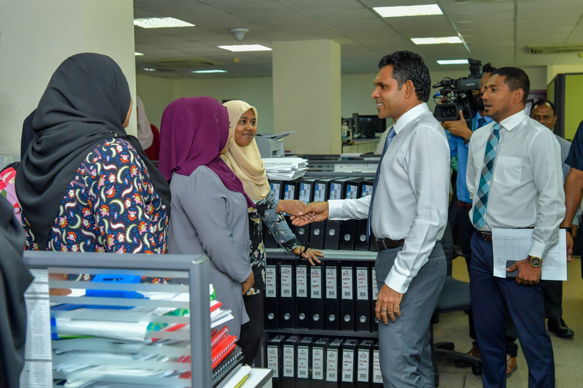 ރައީސުލްޖުމްހޫރިއްޔާގެ ނައިބު ފައިޞަލް ނަސީމް، މިނިސްޓްރީ އޮފް ޔޫތް ސްޕޯޓްސް އެންޑް ކޮމިއުނިޓީ އެމްޕަވަރމަންޓަށް މިއަދު ހެނދުނު ޒިޔާރަތްކުރައްވައި، އެތަނުގެ މަސައްކަތްތައް ކުރިއަށް ދާގޮތް ބައްލަވައިލެއްވުން -- ފޮޓޯ: ރައީސް އޮފީސް