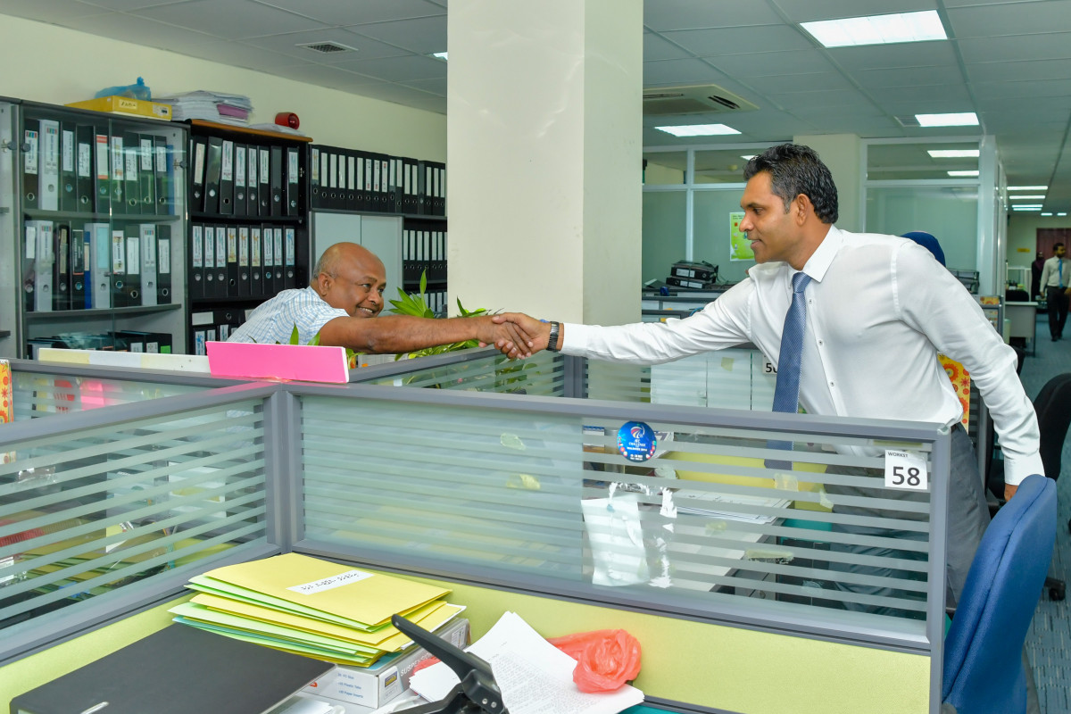 ރައީސުލްޖުމްހޫރިއްޔާގެ ނައިބު ފައިޞަލް ނަސީމް، މިނިސްޓްރީ އޮފް ޔޫތް ސްޕޯޓްސް އެންޑް ކޮމިއުނިޓީ އެމްޕަވަރމަންޓަށް މިއަދު ހެނދުނު ޒިޔާރަތްކުރައްވައި، އެތަނުގެ މަސައްކަތްތައް ކުރިއަށް ދާގޮތް ބައްލަވައިލެއްވުން -- ފޮޓޯ: ރައީސް އޮފީސް