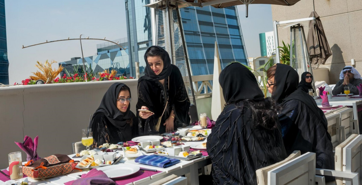 ސައުދީގެ ރެސްޓޯރަންޓެއްގައި ސައުދީގެ ރައްޔިތުންތަކެއް