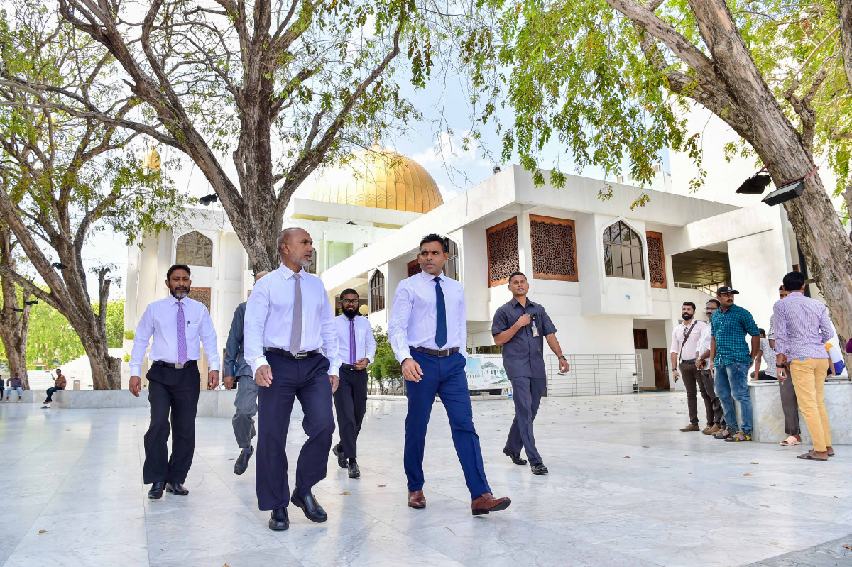 ނާއިބު ރައީސް ފައިސަލް ނަސީމް އިސްލާމިކް މިނިސްޓްރީއަށް ކުރެއްވި ޒިޔާރަތުގެ ތެރެއިން، މި ޒިޔާރަތުގައި އިސްލާމިކް މިނިސްޓްރީގެ އިސްވެރިންނާއި ބައްދަލުކުރަށްވައި މަސައްކަތްތައް ކުރިއަށްދާގޮތް ވަނީ އޮޅުންފިލުވާފައި -- ފޮޓޯތައް-- ރައީސް އޮފީސް