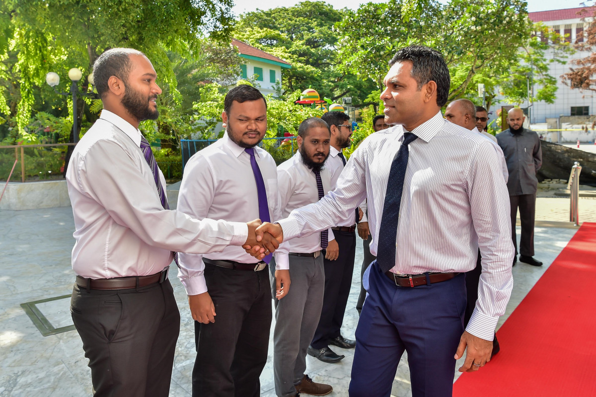 ނާއިބު ރައީސް ފައިސަލް ނަސީމް އިސްލާމިކް މިނިސްޓްރީއަށް ކުރެއްވި ޒިޔާރަތުގެ ތެރެއިން، މި ޒިޔާރަތުގައި އިސްލާމިކް މިނިސްޓްރީގެ އިސްވެރިންނާއި ބައްދަލުކުރަށްވައި މަސައްކަތްތައް ކުރިއަށްދާގޮތް ވަނީ އޮޅުންފިލުވާފައި -- ފޮޓޯތައް-- ރައީސް އޮފީސް