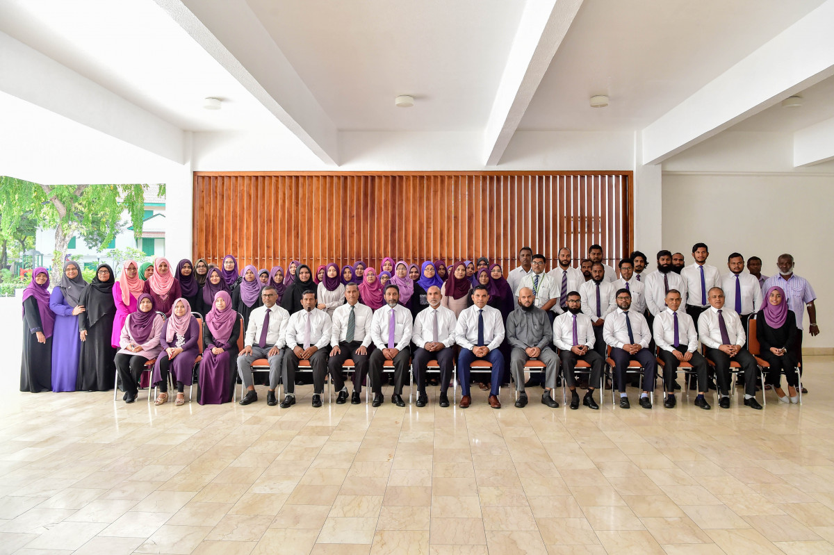 ނާއިބު ރައީސް ފައިސަލް ނަސީމް އިސްލާމިކް މިނިސްޓްރީއަށް ކުރެއްވި ޒިޔާރަތުގެ ތެރެއިން، މި ޒިޔާރަތުގައި އިސްލާމިކް މިނިސްޓްރީގެ އިސްވެރިންނާއި ބައްދަލުކުރަށްވައި މަސައްކަތްތައް ކުރިއަށްދާގޮތް ވަނީ އޮޅުންފިލުވާފައި -- ފޮޓޯތައް-- ރައީސް އޮފީސް