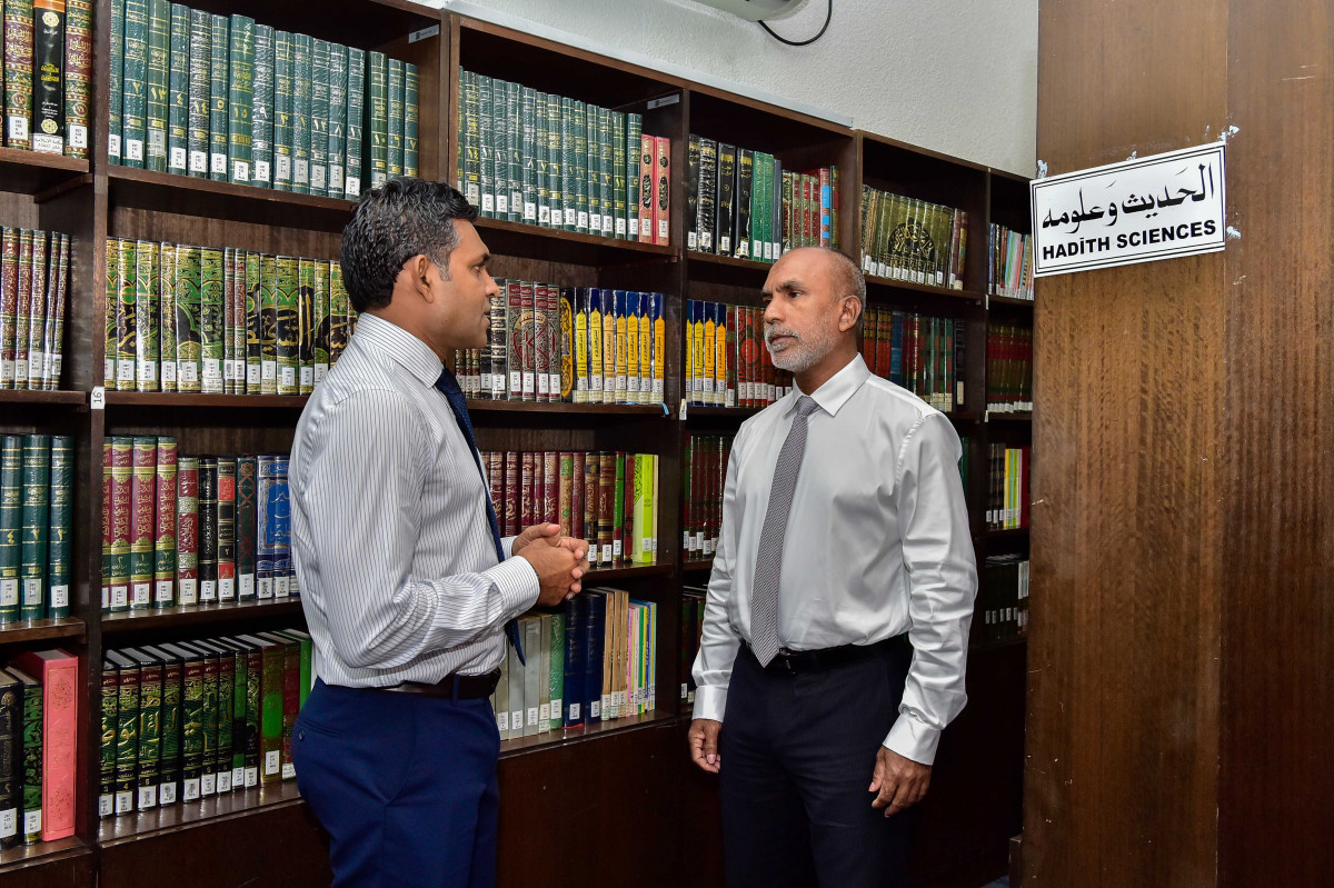 ނާއިބު ރައީސް ފައިސަލް ނަސީމް އިސްލާމިކް މިނިސްޓްރީއަށް ކުރެއްވި ޒިޔާރަތުގެ ތެރެއިން، މި ޒިޔާރަތުގައި އިސްލާމިކް މިނިސްޓްރީގެ އިސްވެރިންނާއި ބައްދަލުކުރަށްވައި މަސައްކަތްތައް ކުރިއަށްދާގޮތް ވަނީ އޮޅުންފިލުވާފައި -- ފޮޓޯތައް-- ރައީސް އޮފީސް