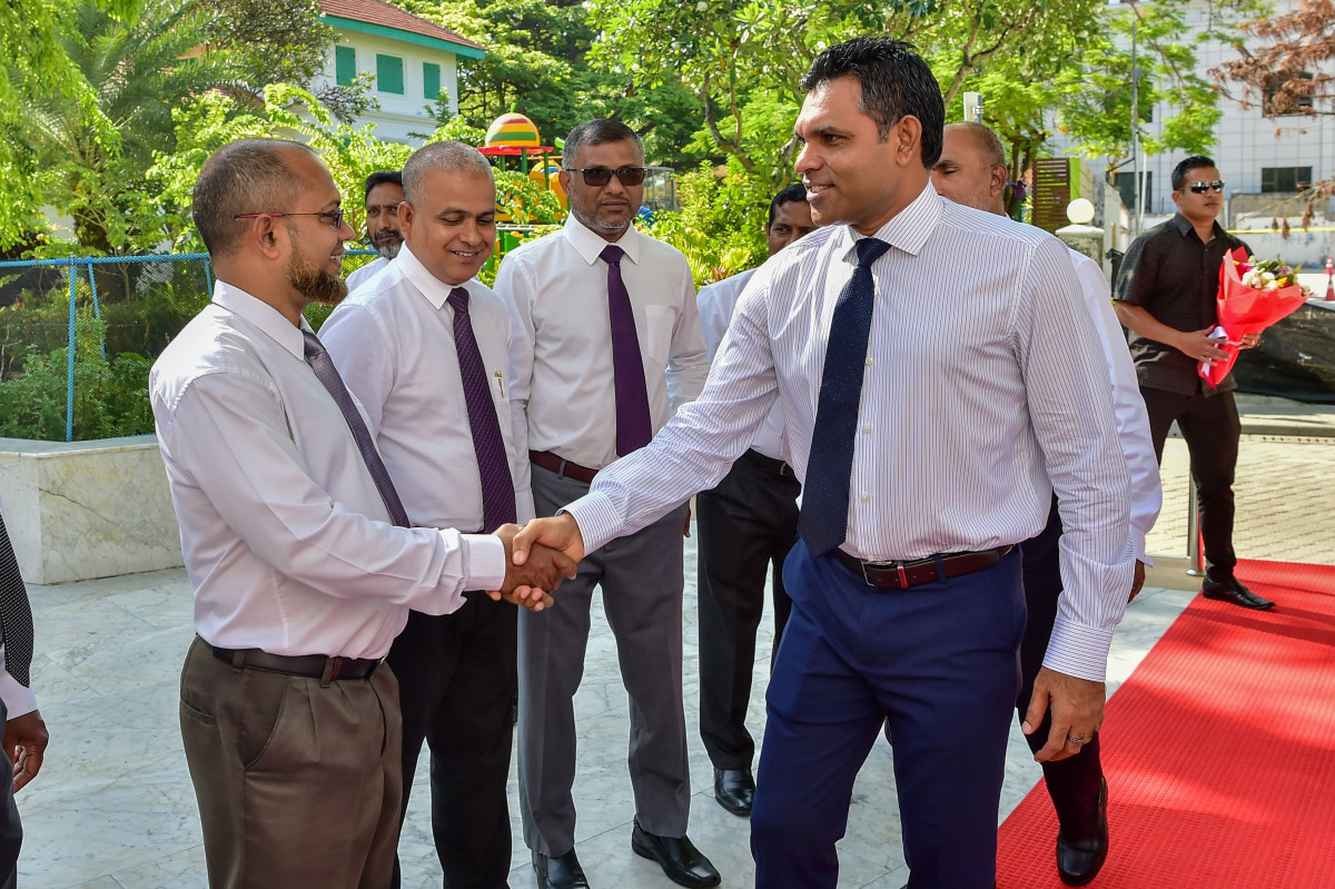 ނާއިބު ރައީސް ފައިސަލް ނަސީމް އިސްލާމިކް މިނިސްޓްރީއަށް ކުރެއްވި ޒިޔާރަތުގެ ތެރެއިން، މި ޒިޔާރަތުގައި އިސްލާމިކް މިނިސްޓްރީގެ އިސްވެރިންނާއި ބައްދަލުކުރަށްވައި މަސައްކަތްތައް ކުރިއަށްދާގޮތް ވަނީ އޮޅުންފިލުވާފައި -- ފޮޓޯތައް-- ރައީސް އޮފީސް