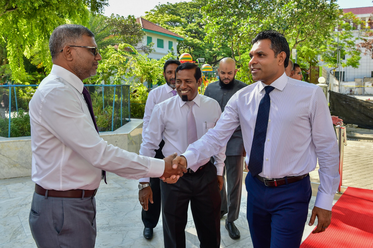 ނާއިބު ރައީސް ފައިސަލް ނަސީމް އިސްލާމިކް މިނިސްޓްރީއަށް ކުރެއްވި ޒިޔާރަތުގެ ތެރެއިން، މި ޒިޔާރަތުގައި އިސްލާމިކް މިނިސްޓްރީގެ އިސްވެރިންނާއި ބައްދަލުކުރަށްވައި މަސައްކަތްތައް ކުރިއަށްދާގޮތް ވަނީ އޮޅުންފިލުވާފައި -- ފޮޓޯތައް-- ރައީސް އޮފީސް