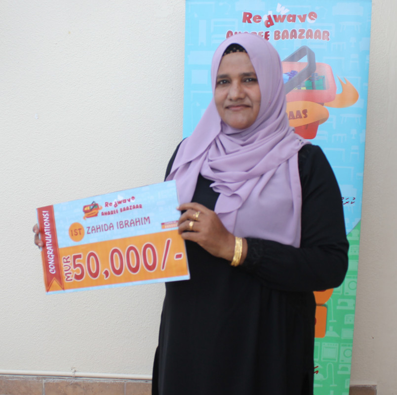 ރެޑްވޭވް އަހަރީ ބާޒާރުގައި އެއް ވަނައަށް ދިޔަ ޒާހިދާ އިބްރާހީމް