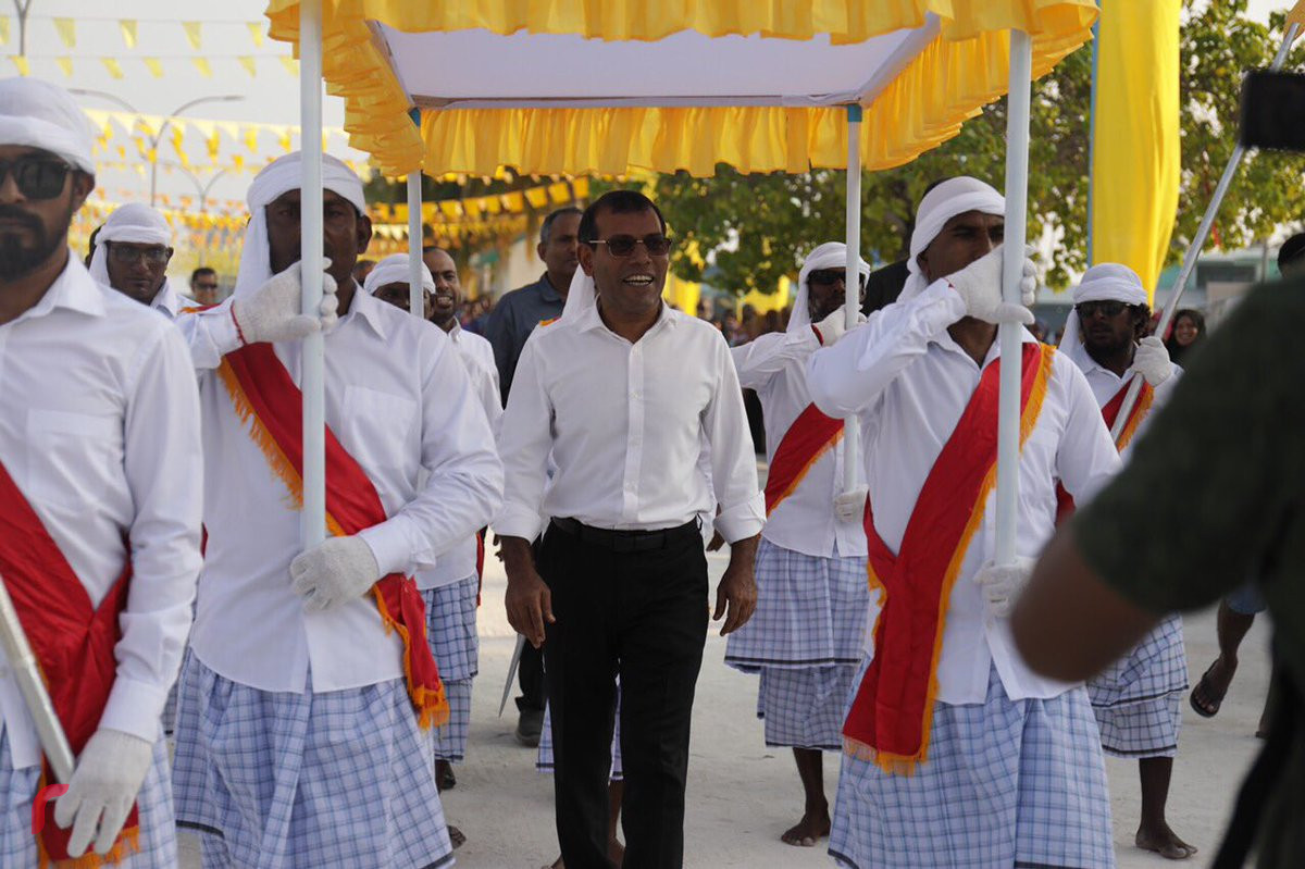 ރައީސް ނަޝީދަށް ހޯރަފުށިން ހޫނު މަރުހަބާއެއް ދެންނެވި