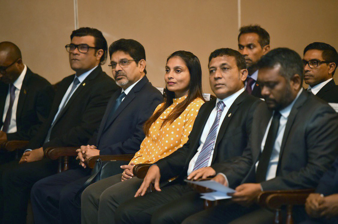 ދިވެހިރާއްޖެއާއި ސްރީލަންކާއާއި ދެމެދު ޤާއިމުވެފައި އޮތް ވިޔަފާރީގެ ގުޅުން ވޭތުވެދިޔަ އަހަރުތަކުގައި ކުރިއަރާފައިވާކަން ފާހަގަކުރައްވައި ރައީސުލްޖުމްހޫރިއްޔާ ވިދާޅުވީ ކުރިއަށްއޮތް ދުވަސްތަކުގައި ދެޤައުމުގެ ވިޔަފާރީގެ ގުޅުން އިތުރަށް ރަނގަޅުކުރެއްވުމަށް މަސައްކަތްކޮށްދެއްވާނެކަމަށެވެ.