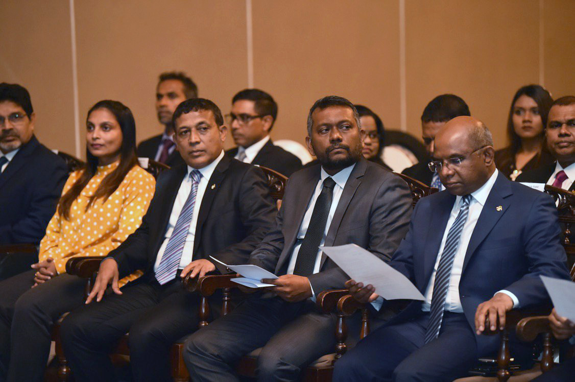 ރައީސުލްޖުމްހޫރިއްޔާ ވިދާޅުވީ މި ސަރުކާރުން ޤަބޫލުކުރައްވަނީ ޤައުމުގެ އިޤްތިޞާދު ފުޅާވެ ކުރިއަރަމުންދާނީ ޕްރައިވެޓް ސެކްޓަރ ނުވަތަ އަމިއްލަ ވިޔަފާރިތައް ކުރިއަރުވަން މަސައްކަތްތަކެއް ކޮށްގެންކަމުގައެވެ.