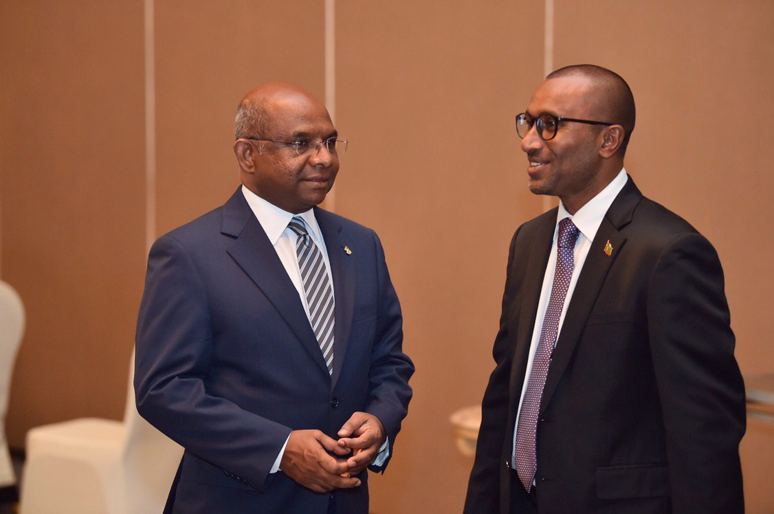 ބައްދަލުވުމުގައި ސަރުކާރުގެ ބައެއް މިނިސްޓަރުންނާއި، އިސްބޭފުޅުން ބައިވެރިވެވަޑައިގެންފައިވެއެވެ.