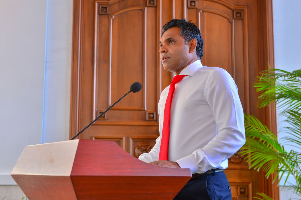 ރައީސުލްޖުމްހޫރިއްޔާގެ ނާއިބުގެ ވާހަކަފުޅުގައި ދުޅަހެޔޮ ހަށިހެޔޮ މުޖުތަމަޢެއް ބިނާ ކުރުމަކީ ސަރުކާރުގެ މުހިންމު ވަޢުދެއްކަން ފާހަގަކުރައްވައި އެކަމަކީ ރައީސުލްޖުމްހޫރިއްޔާ ވަރަށް އިސްކަމެއްދެއްވާ ކަމެއްކަމުގައިވެސް ވިދާޅުވިއެވެ.