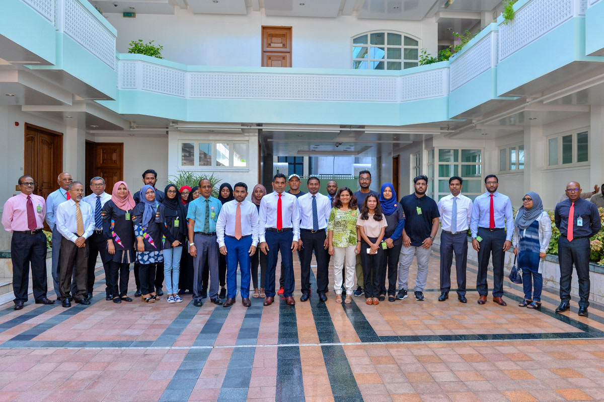 ރައީސް އޮފީހުގައި ބޭއްވި ހަރަކާތުގައި ގިނަ މިނިސްޓަރުން ވަނީ ބައިވެރިވެވަޑައިގެންފަ އެވެ.