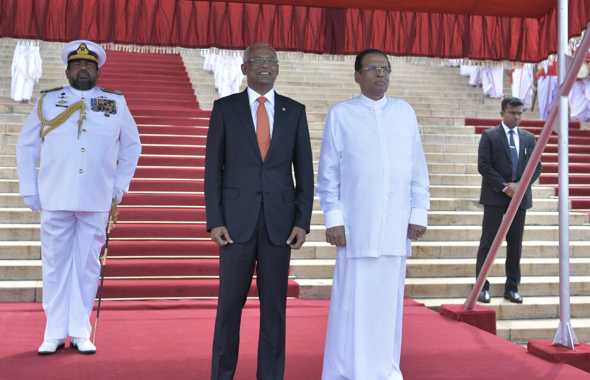 ޕްރެޒިޑެންޝަލް ސެކްރެޓޭރިއަޓުން ރައީސުލްޖުމްހޫރިއްޔާގެ ދެކަނބަލުންނަށް ރަސްމީކޮށް މަރްޙަބާ ވިދާޅުވީ، ސްރީލަންކާގެ ރައީސް މައިތްރިޕާލަ ސިރިސޭނާއާއި، އެމަނިކުފާނުގެ އަނބިކަނބަލުން ޖަޔަންތީ ޕުޝްޕާ ކުމާރީއެވެ.