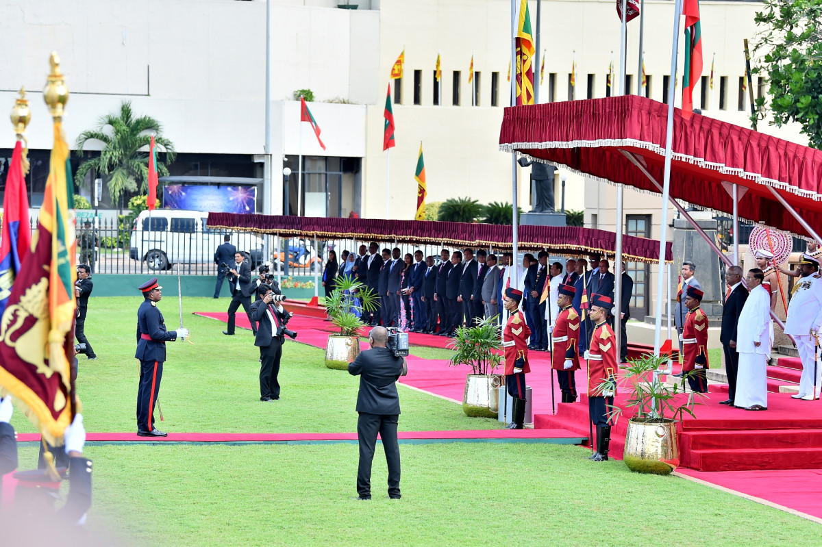 ޕްރެޒިޑެންޝަލް ސެކްރެޓޭރިއަޓުން ރައީސުލްޖުމްހޫރިއްޔާގެ ދެކަނބަލުންނަށް ރަސްމީކޮށް މަރްޙަބާ ވިދާޅުވީ، ސްރީލަންކާގެ ރައީސް މައިތްރިޕާލަ ސިރިސޭނާއާއި، އެމަނިކުފާނުގެ އަނބިކަނބަލުން ޖަޔަންތީ ޕުޝްޕާ ކުމާރީއެވެ.