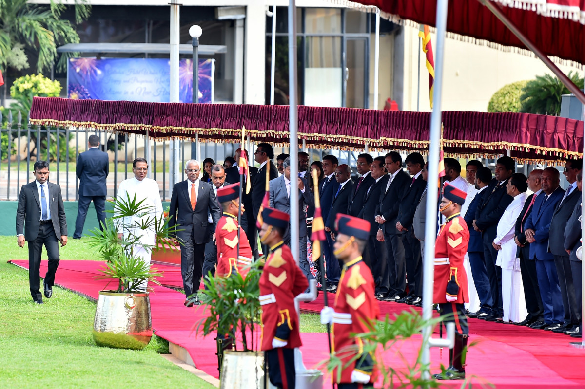 ޕްރެޒިޑެންޝަލް ސެކްރެޓޭރިއަޓުން ރައީސުލްޖުމްހޫރިއްޔާގެ ދެކަނބަލުންނަށް ރަސްމީކޮށް މަރްޙަބާ ވިދާޅުވީ، ސްރީލަންކާގެ ރައީސް މައިތްރިޕާލަ ސިރިސޭނާއާއި، އެމަނިކުފާނުގެ އަނބިކަނބަލުން ޖަޔަންތީ ޕުޝްޕާ ކުމާރީއެވެ.