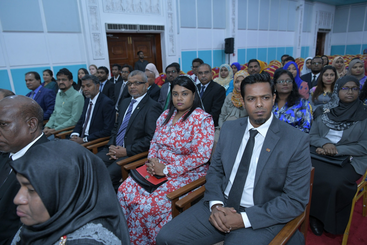 ފެބްރުއަރީ 7، 2019: ރައީސް ސޯލިހްގެ ފުރަތަމަ ރިޔާސީ ބަޔާން ހުށަހެޅުއްވުން ދަރުބާރުގޭގައި ބޭއްވި ރައްޔިތުންގެ މަޖިލީހުގެ ޖަލްސާގެ ތެރެއިން