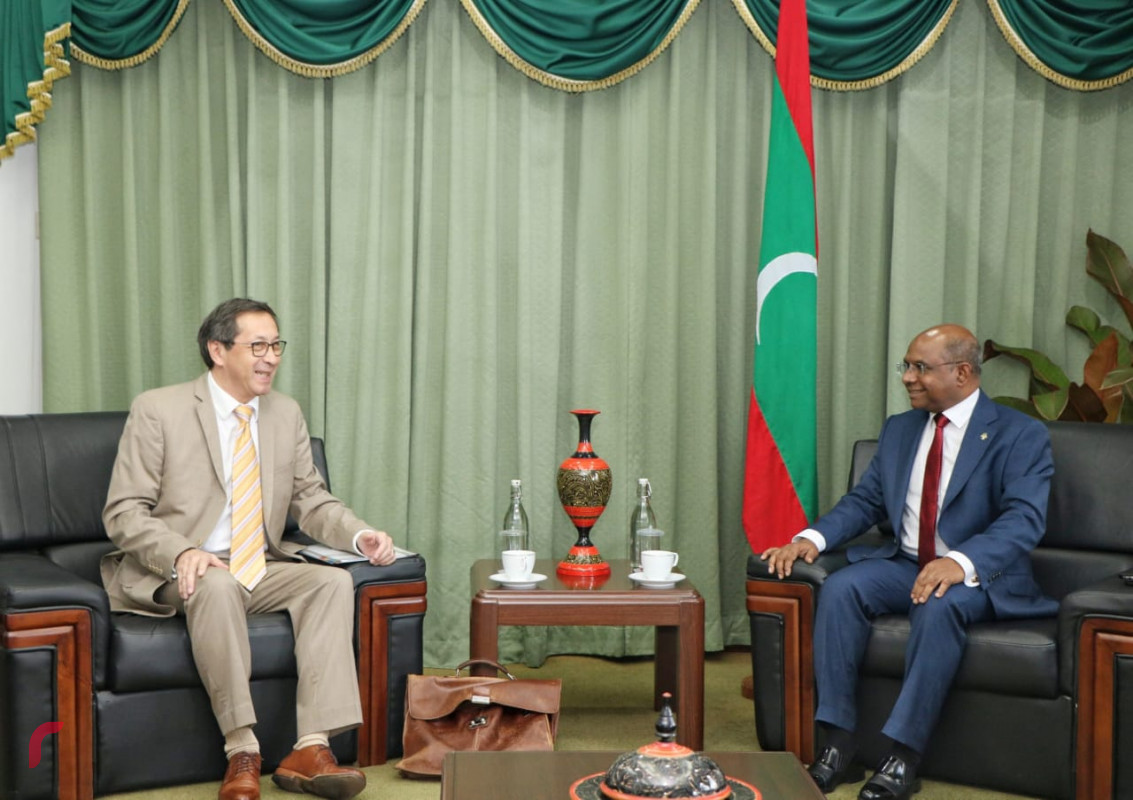 ފޮރިން މިނިސްޓަރ ޝާއިދު (ކ) އާއި އީޔޫ ސަފީރު ޓުންގް-ލައި (ވ)