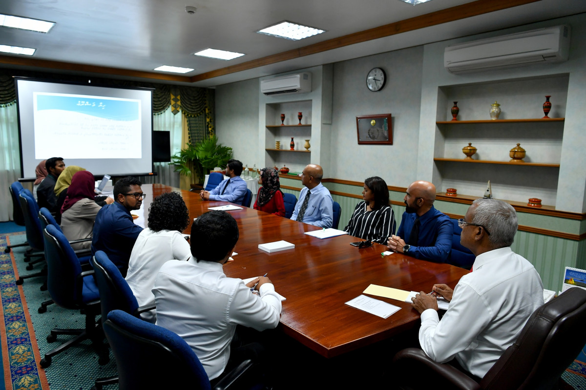 އޭގެއިތުރުން ރާއްޖޭގެ ރައްޔިތުންނަށް ދިމާވެފައިވާ ބޯހިޔާވެހިކަމުގެ މައްސަލައަށް ހައްލު ހޯދައިދިނުންވެސް ރައީސްގެ ވައުދުތަކުގެ ތެރޭގައި ހިމެނޭ -- ފޮޓޯ: ރައީސް އޮފީސް