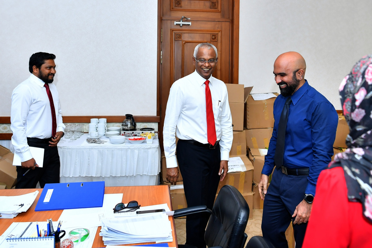 މި ބައްދަލުކުރެއްވުމުގައި ރައީސުލްޖުމްހޫރިއްޔާ ދެއްކެވި ވާހަކަފުޅުގައި، ކޮމިޓީން ކުރައްވަނީ ވަރަށް ބުރަ މަސައްކަތްތަކެއްކަން ފާހަގަ ކުރައްވައި، ކޮމިޓީގެ މަސައްކަތްތައް ކުރިއަށް ގެންދިއުމުގައި ސަރުކާރުން އަބަދުވެސް އެއްބާރުލުން ދެއްވާނެ ކަމުގައި ވިދާޅުވި -- ފޮޓޯ: ރައީސް އޮފީސް