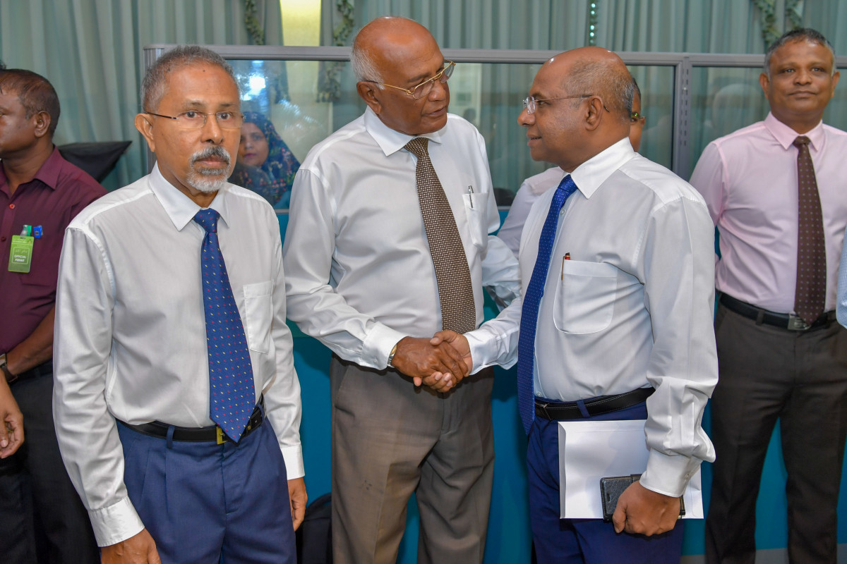 ސަރުކާރުގެ ފުރަތަމަ 100 ދުވަހުގެ ތެރޭގައި ކުރުމަށް ކަނޑައެޅި އެއްކަމަކީ، ސިޔާސީ މަގާމުތަކުގައި ތިއްބަވާ ބޭއްފުޅުންނާއި އެ ބޭފުޅުންގެ އަނބިންނާއި ފިރިންގެ މުދަލާއި މާލީ ބަޔާން ވަކި އުސޫލަކުން ހާމަކުރުން ކަމަށް ވެސް ރައީސް ވިދާޅުވި