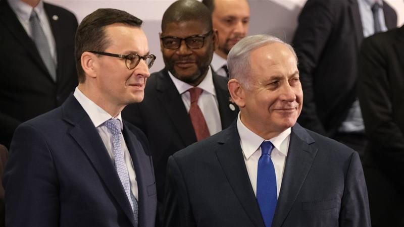 އިޒްރޭލުގެ ބޮޑުވަޒީރު ބެންޖަމިން ނަތަންޔާހޫ (ކ) އަދި ޕޮލެންޑުގެ ބޮޑުވަޒީރު މަތެއުސް މޮރަވީކީ (ވ)