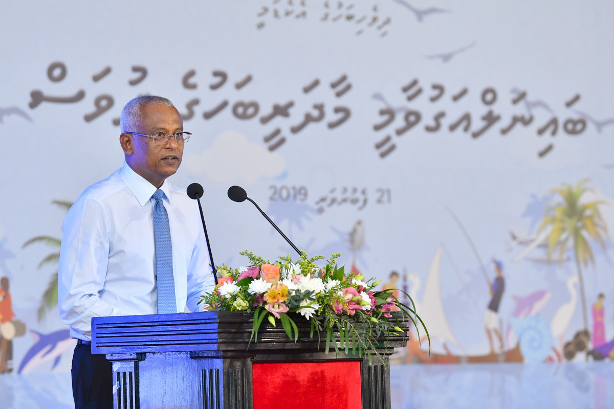 ފެބްރުއަރީ 21، 2019: ބައިނަލްއަޤްވާމީ މާދަރީ ބަހުގެ ދުވަސް ފާހަގަކުރުމަށް ދަރުބާރުގޭގައި ބޭއްވި ޖަލްސާގައި ރައީސް އިބްރާހިމް މުހައްމަދު ސޯލިހް ވާހަކަ ދައްކަވަނީ