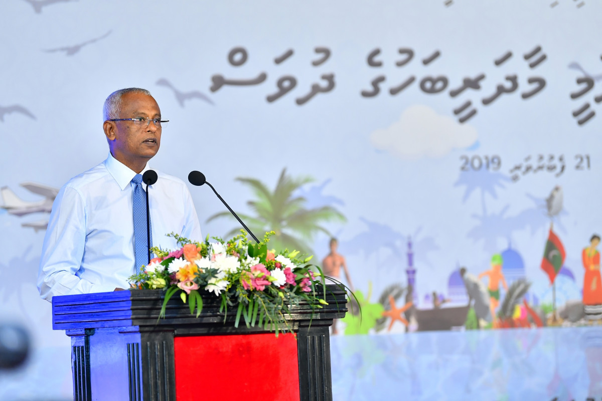 ފެބްރުއަރީ 21، 2019: ބައިނަލްއަޤްވާމީ މާދަރީ ބަހުގެ ދުވަސް ފާހަގަކުރުމަށް ދަރުބާރުގޭގައި ބޭއްވި ޖަލްސާގައި ރައީސް އިބްރާހިމް މުހައްމަދު ސޯލިހް ވާހަކަ ދައްކަވަނީ