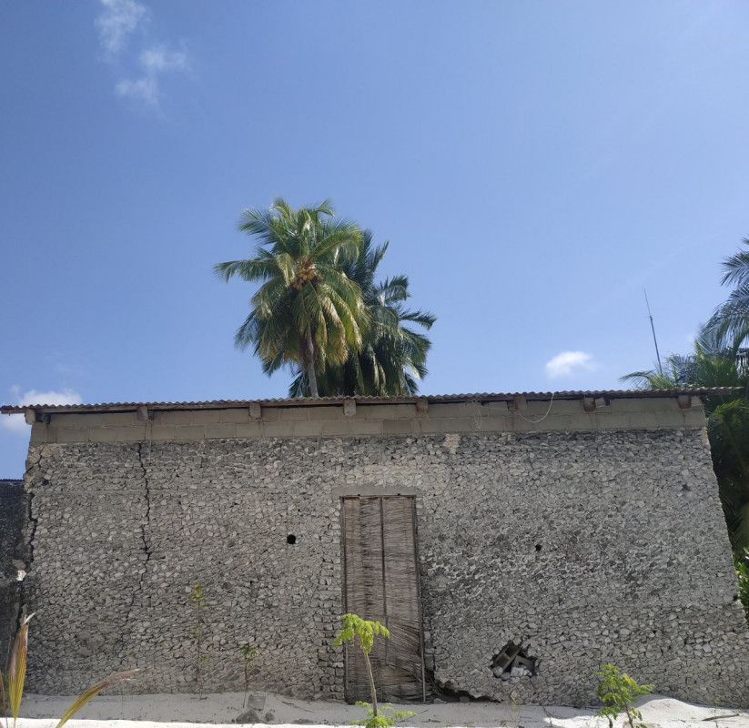 ރަކީދޫގައި މީހުން ދިރި ނޫޅޭ ގެއެއް