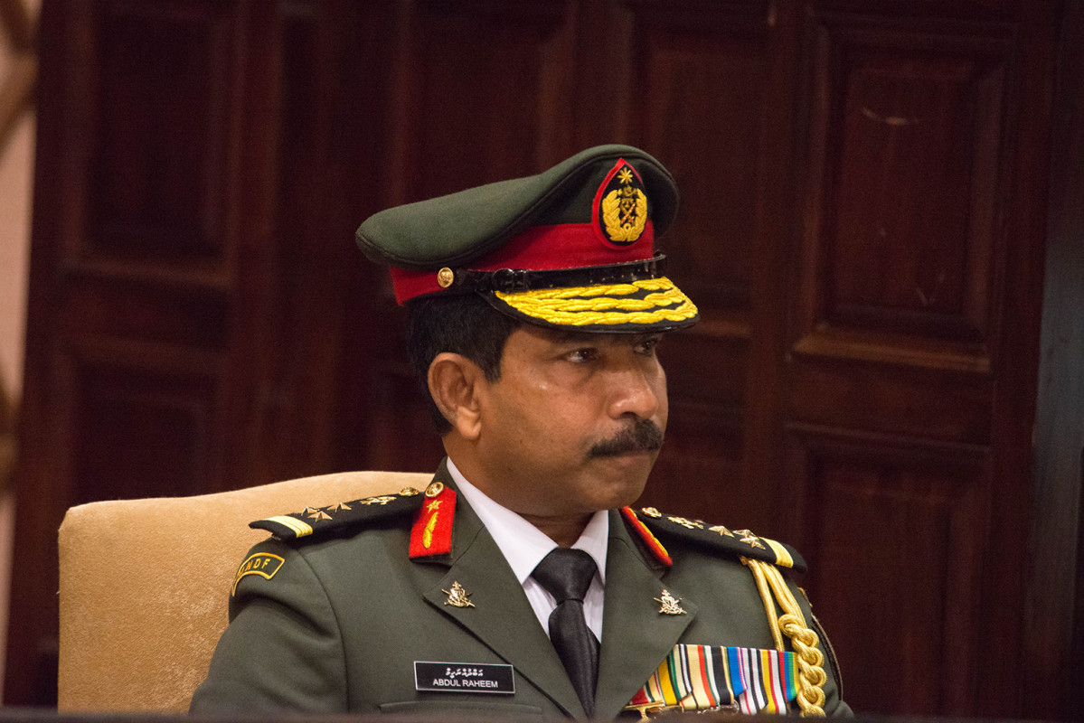 ޑިފެންސް މިނިސްޓަރ މާރިޔާ ދީދީ، ރައްޔިތުންގެ މަޖިލީހަށް ހާޒިރުކުރުން - ރާއްޖޭގެ އަސްކަރީއާއަކީ ވަރުގަދަ އަޒުމެއްގައި ތިބޭ ބައެއް ކަމަށާއި، ޑިފެންސް މިނިސްޓަރުގެ މަގާމާ ހަވާލުވުމާއި ގުޅިގެން އެންމެ ފުރަތަމަ ކުރެއްވި މަސައްކަތަކީ ދިވެހި އަސްކަރިއްޔާ އޮތް ހާލަތު ދެނެގަތުން ކަމަށް މާރިޔާ ވިދާޅުވި -- ފޮޓޯ: ރައްޔިތުންގެ މަޖިލީސް