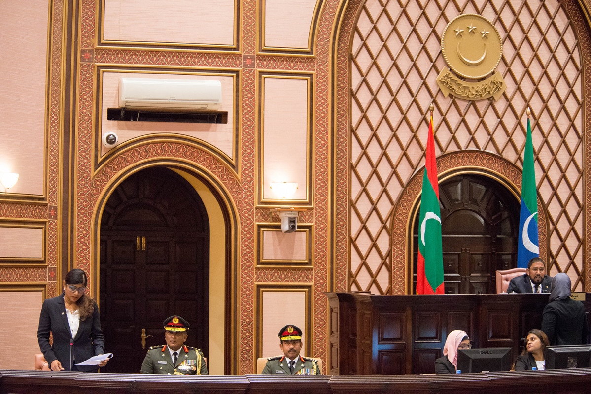 ޑިފެންސް މިނިސްޓަރ މާރިޔާ ދީދީ، ރައްޔިތުންގެ މަޖިލީހަށް ހާޒިރުކުރުން - މިނިސްޓަރުގެ ހައިސިއްޔަތުން ރަނގަޅު އުސޫލުތަކެއް ކަނޑައަޅައި ކަންކަން ތަރުތީބު ކުރަމުން އަންނަ ކަމަށް ވެސް މިނިސްޓަރު މާރިޔާ ވިދާޅުވި -- ފޮޓޯ: ރައްޔިތުންގެ މަޖިލީސް